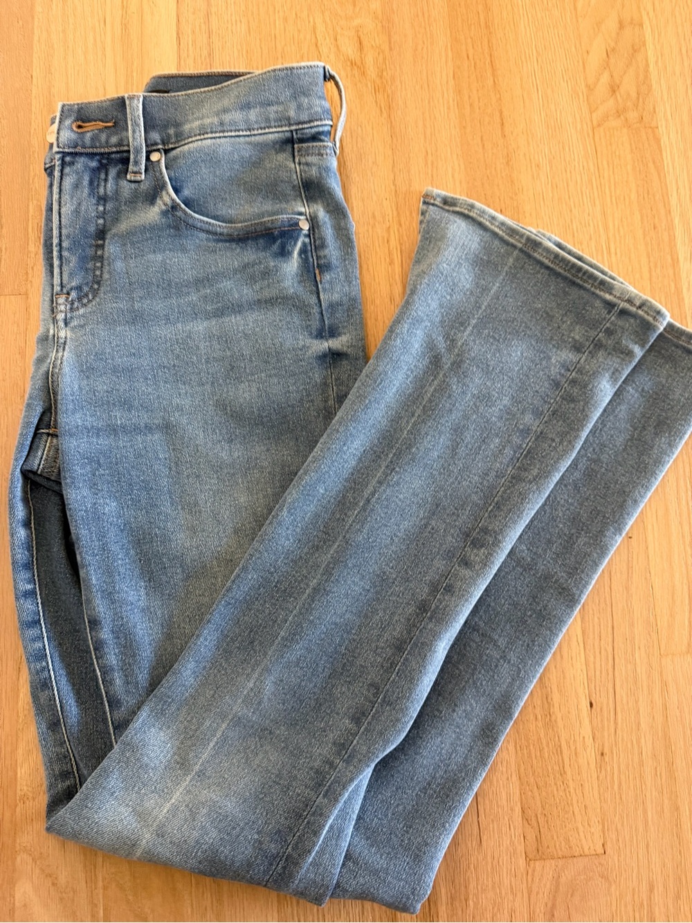 Express  skyscraper mid rise Classic Women's Light Blue Straight-Leg Jeans